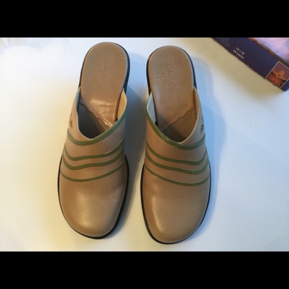 Clarks ! Wedge Mule Clogs ! - Picture 3 of 5